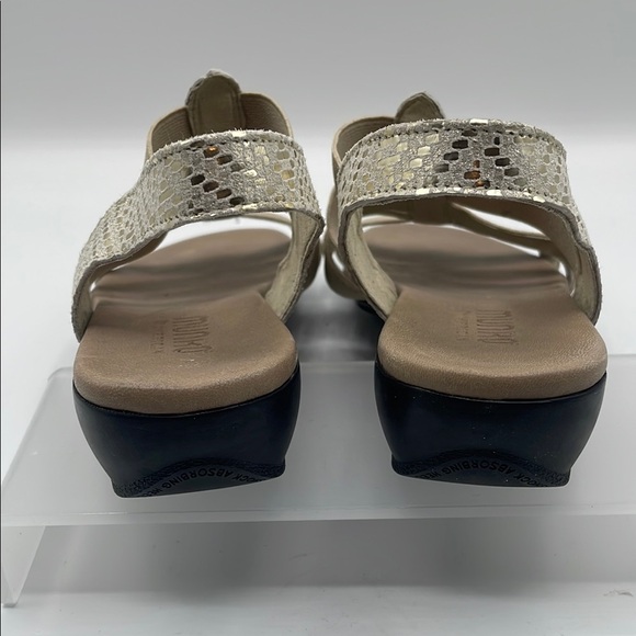 Munro American Taupe Strappy Sandals, size 7 1/2 - Picture 7 of 8